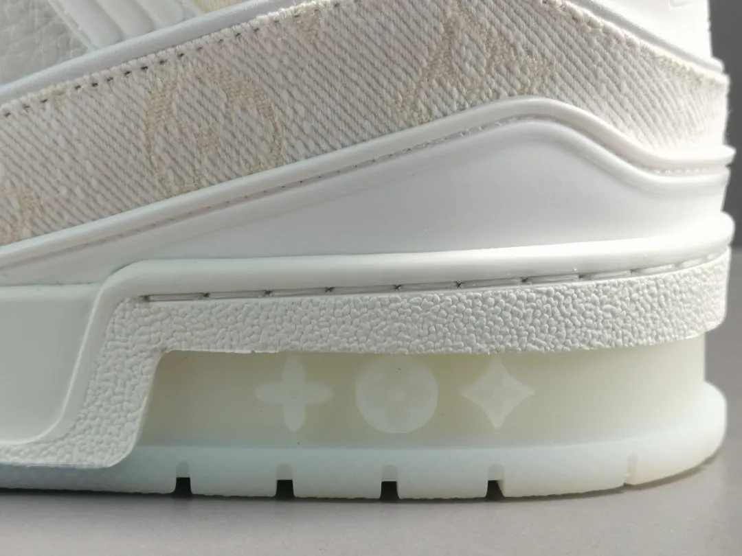 Chic LOUIS TRAINER VUITTON SNEAKER Risk-free returns LV