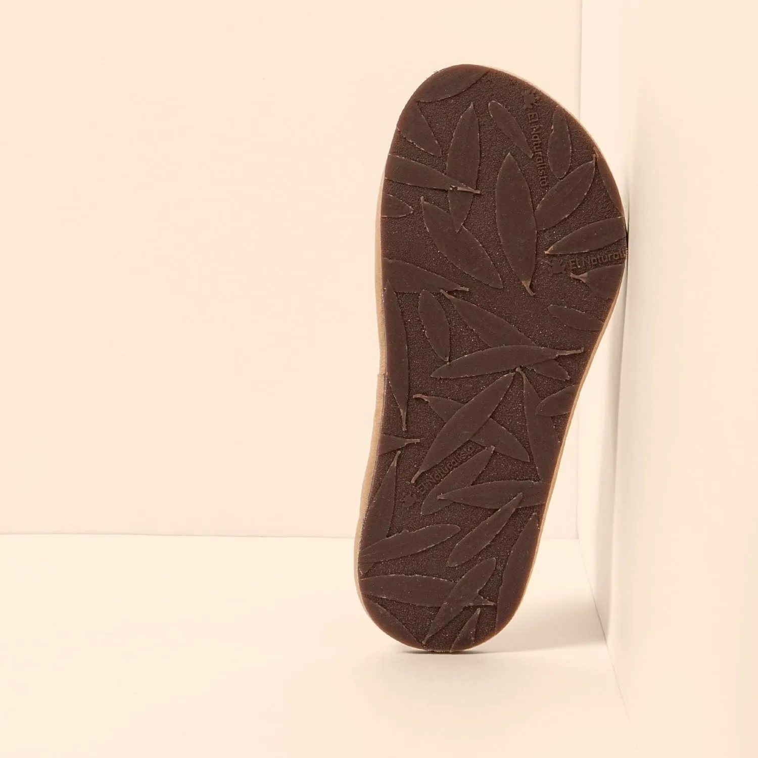 El Naturalista Unisex's Classic Flat Sandal
