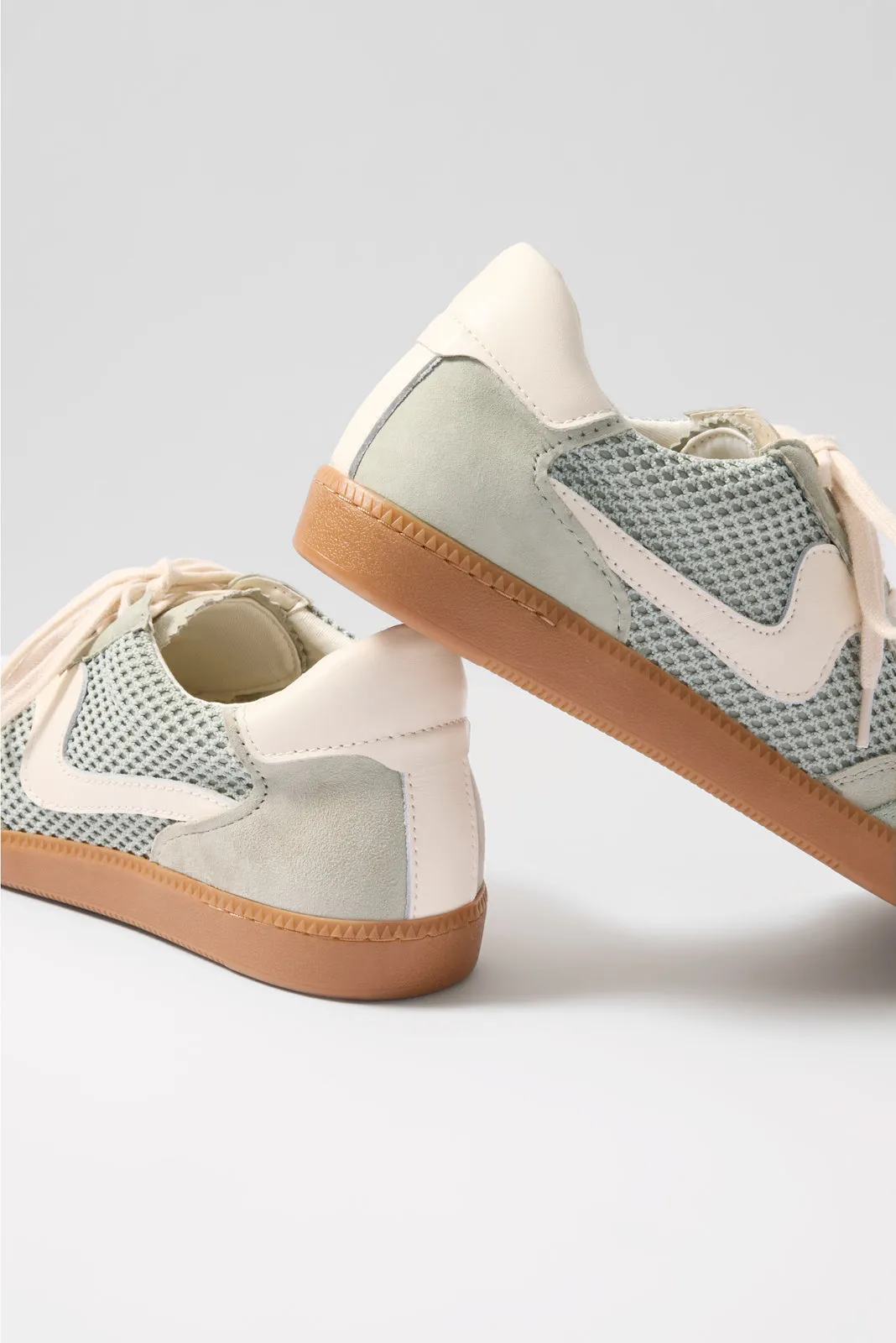 Notice Mesh Sneaker