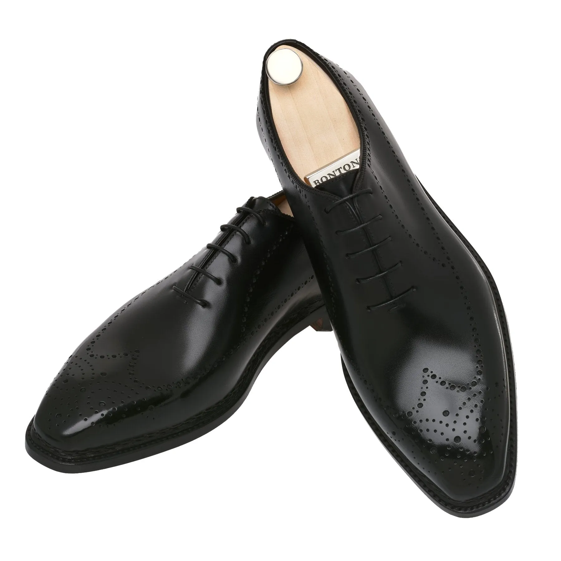 "Sciuscia" Five-Eyelet Wholecut Balmoral with Perforated Details and Medallion