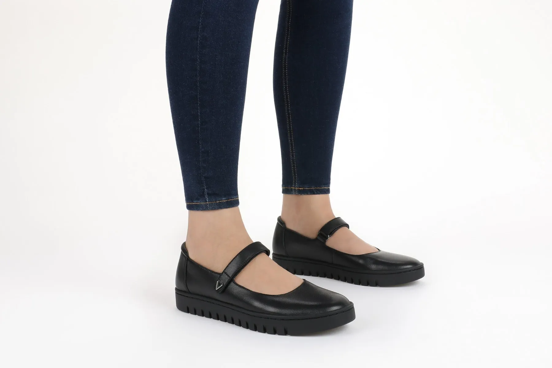 Vionic Black Leather Uptown Women's Mary Jane Flats J2229L1001